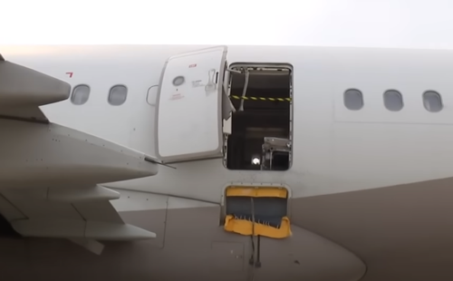 韩国老哥200米高空强开飞机舱门:类似的狼人还真不少!